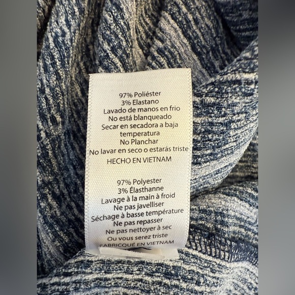 LuLaRoe Vivian Button Back Long Sleeve Blue Print Top Size Small - Picture 4 of 9